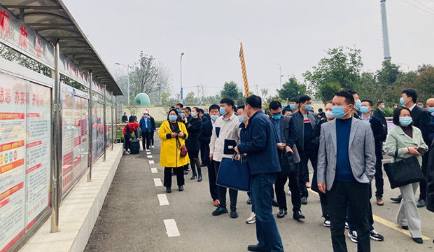 阜阳市经开区非公党组织书记莅临国祯美洁公司观摩指导