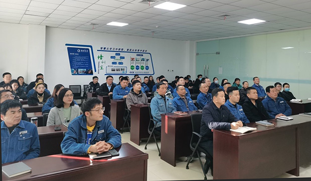 国祯生态组织员工观看劳模宣讲活动直播